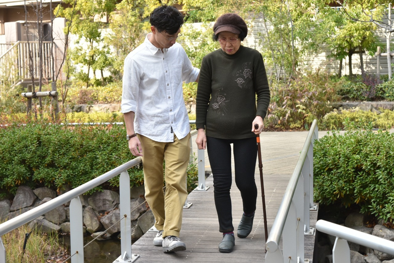 大阪市の施設で自費リハビリ（自費の訪問リハビリ）を行うブリッジ