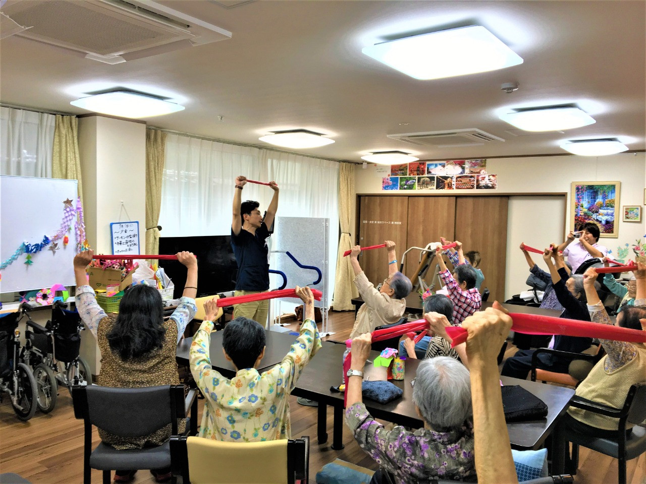 大阪市の施設で理学療法士によるグループリハビリ（集団リハビリ）