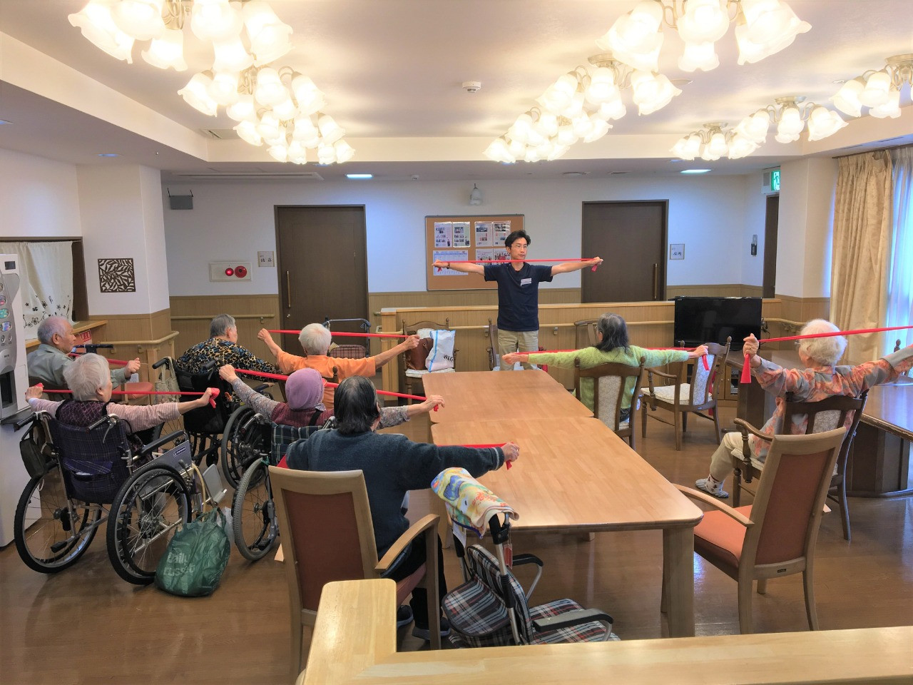 堺市の施設でPT（理学療法士）によるグループリハビリ（集団リハビリ）