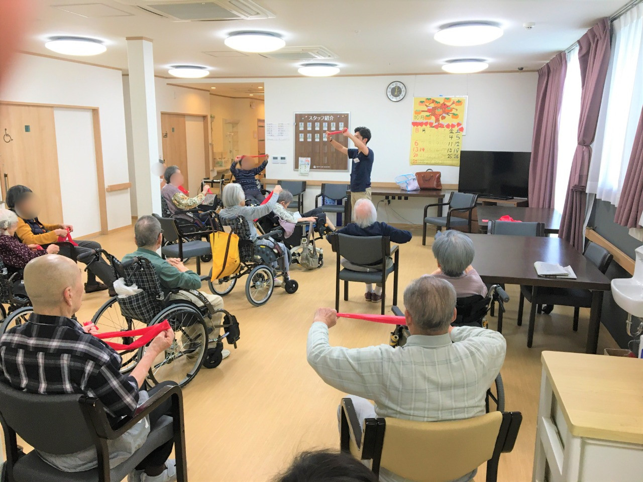 豊中市の施設でPT（理学療法士）によるグループリハビリ