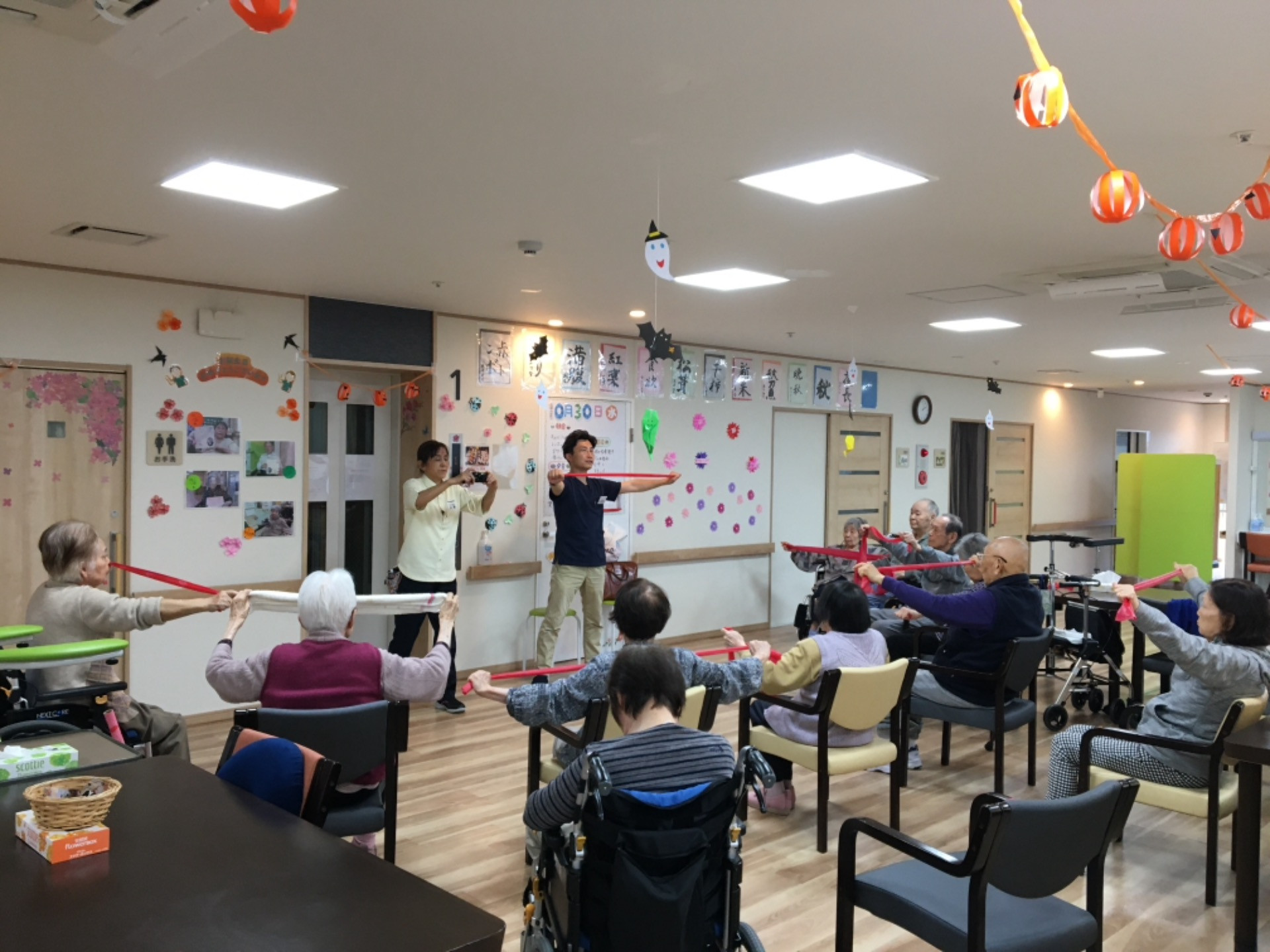 堺市の施設でPT（理学療法士）によるグループリハビリ（集団リハビリ）